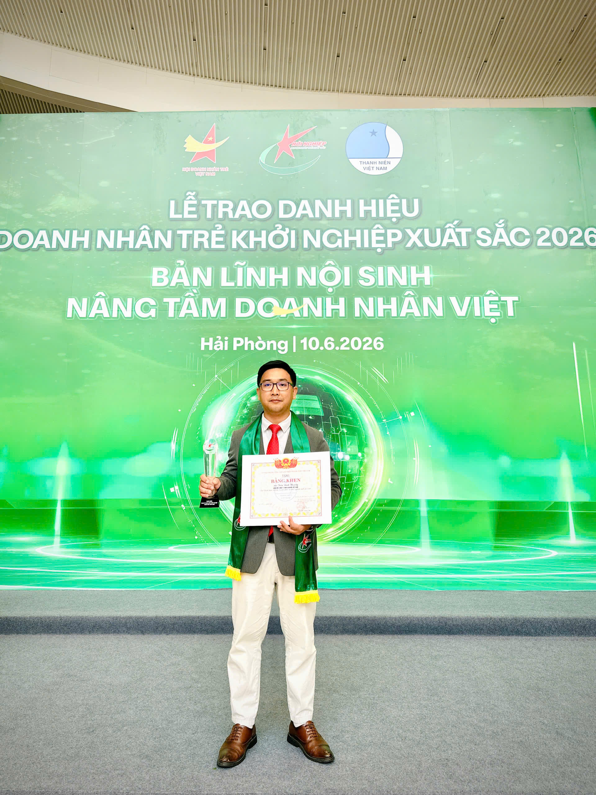 Lễ trao danh hiệu Doanh nhân trẻ khởi nghiệp xuất sắc