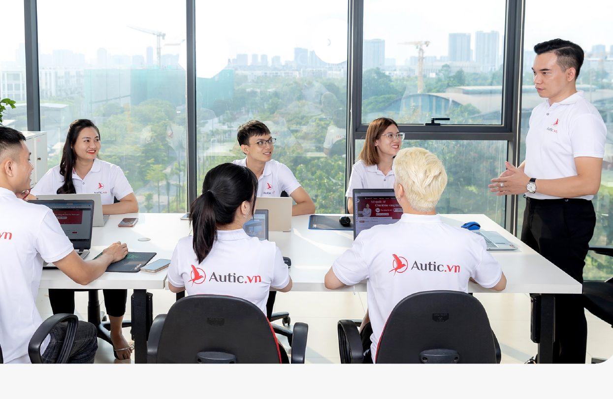 Buổi họp nhóm tại văn phòng AuGroup