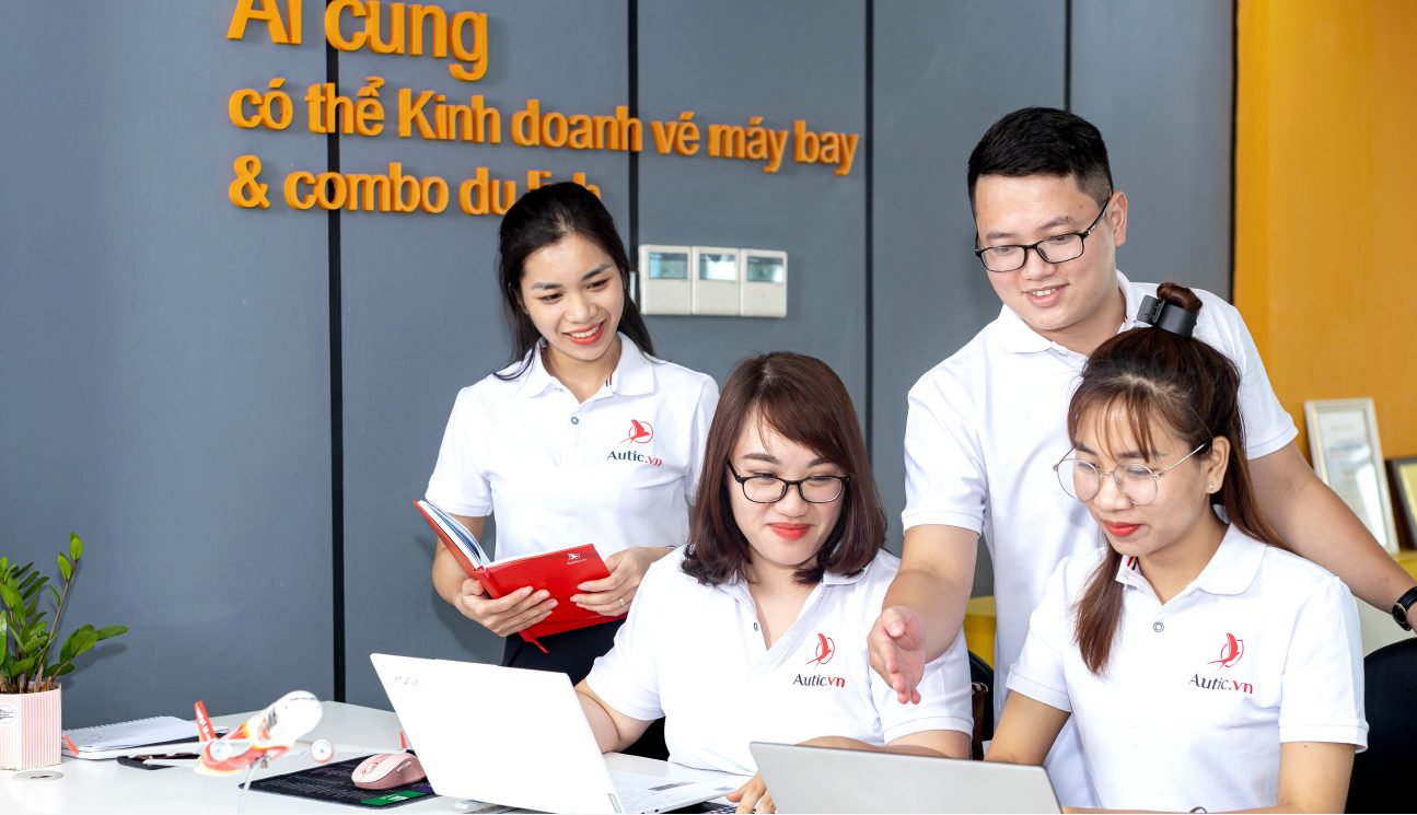 Đội ngũ Autic.vn làm việc cùng nhau