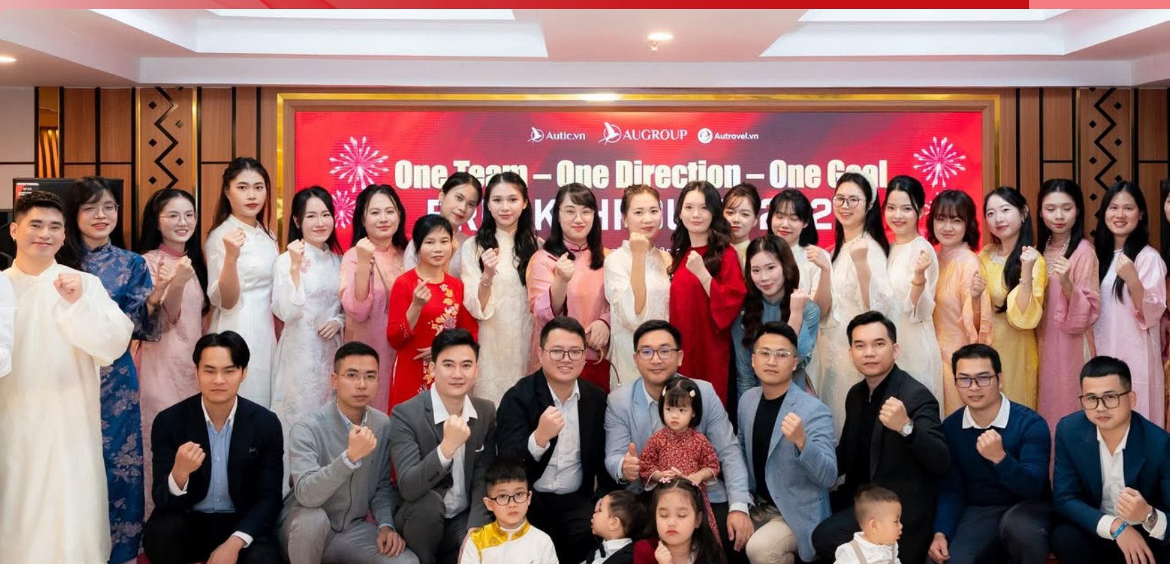Toàn thể AU Family tại sự kiện One Team – One Direction – One Goal